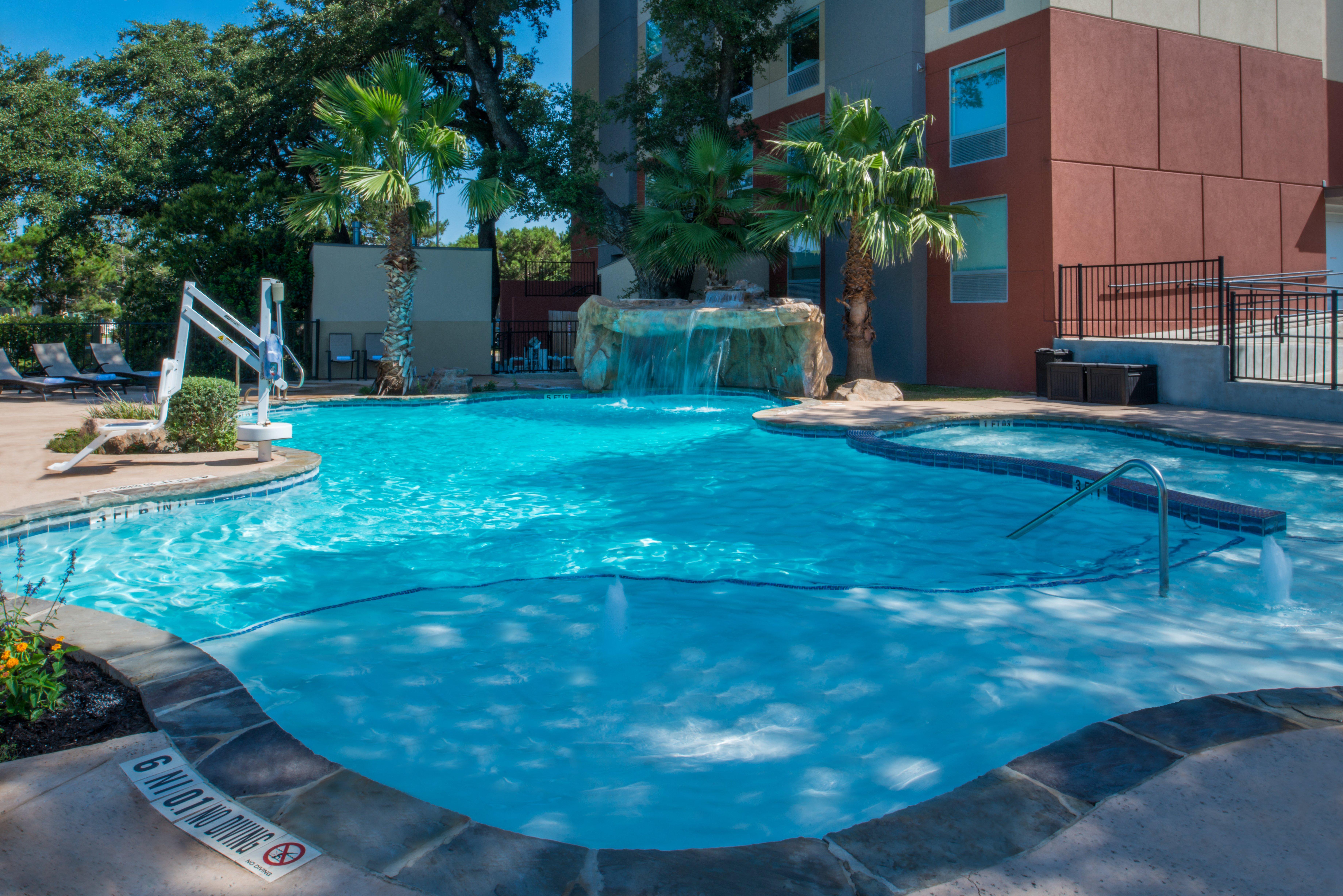 Holiday Inn Express & Suites San Antonio Medical - Six Flags By Ihg Exterior foto