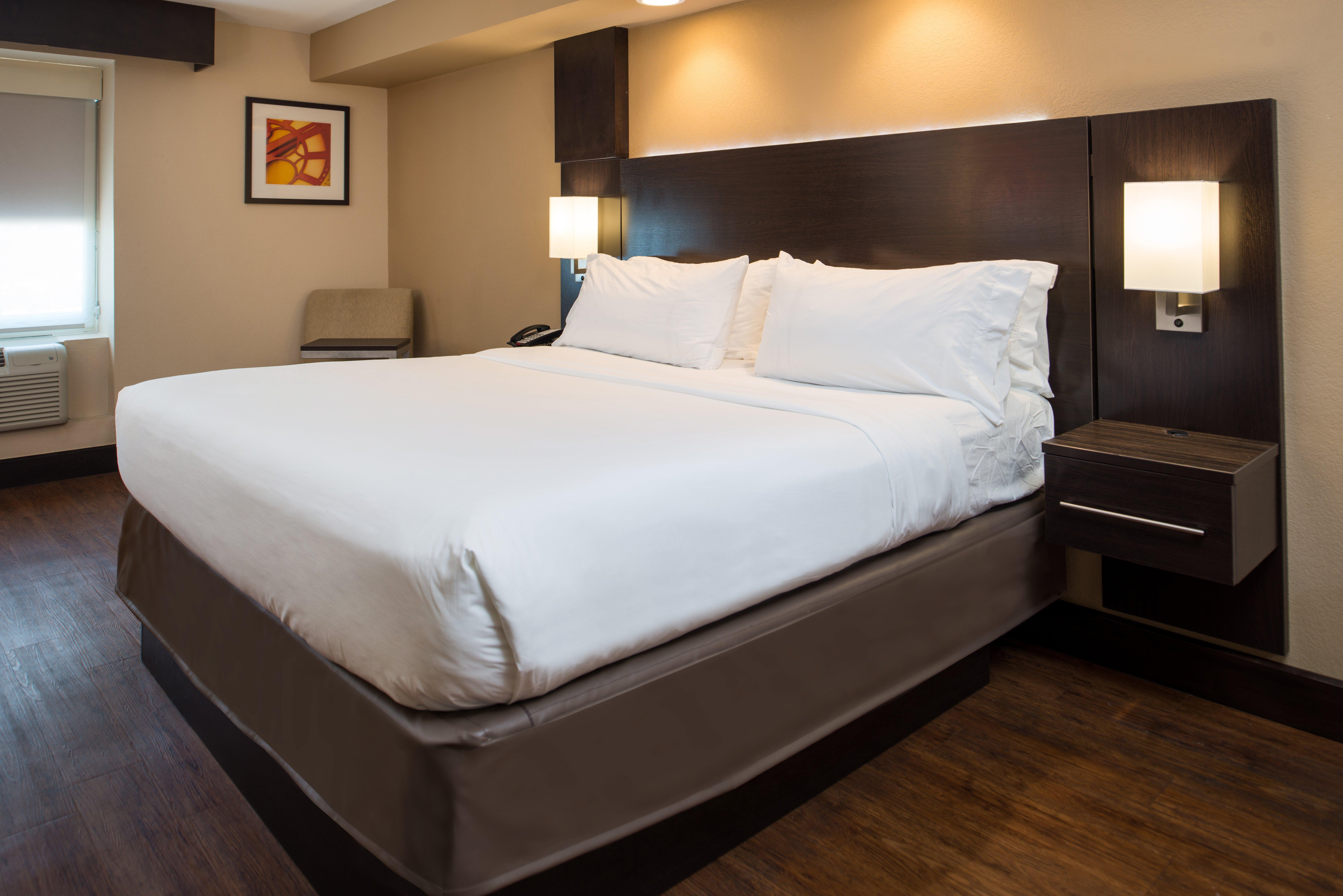 Holiday Inn Express & Suites San Antonio Medical - Six Flags By Ihg Exterior foto